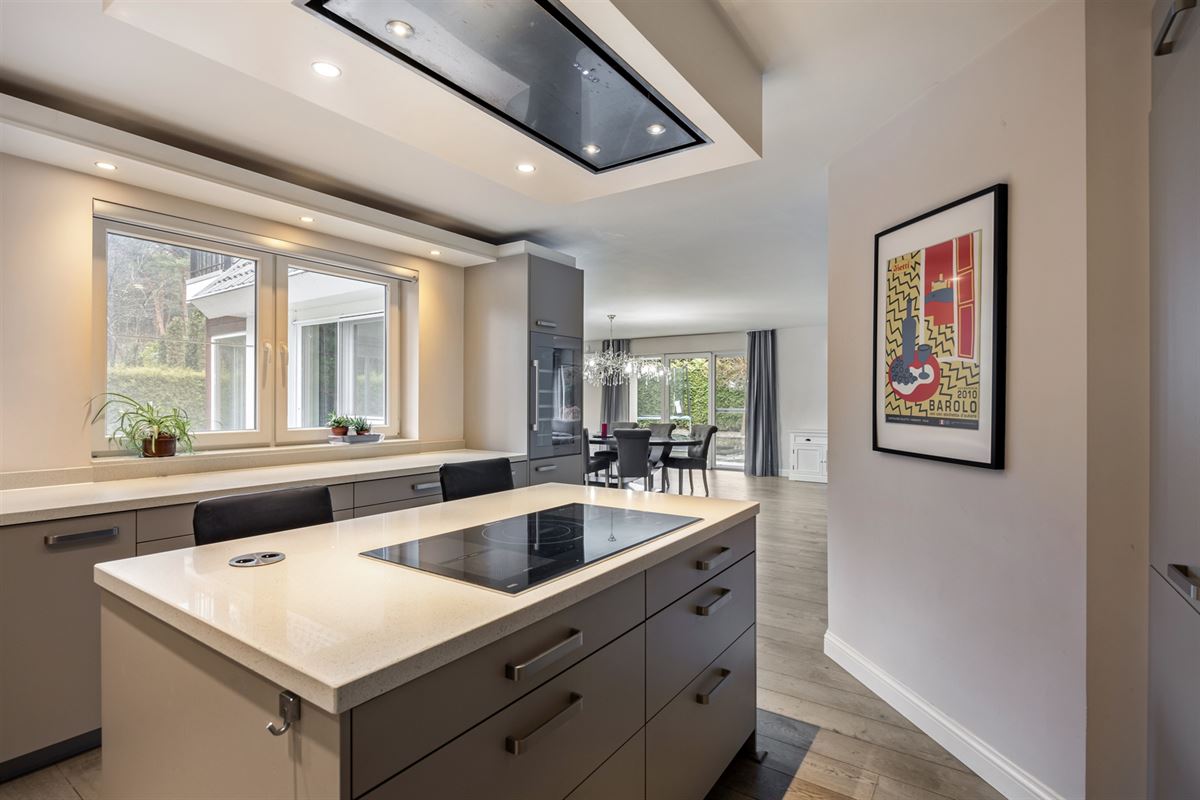 Bij NL grens residentiële villa met zwembad op 1.770 m²