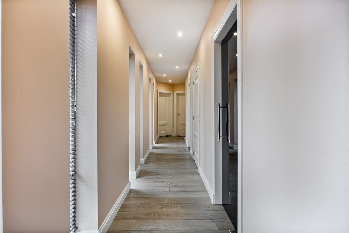 Bij NL grens residentiële villa met zwembad op 1.770 m²