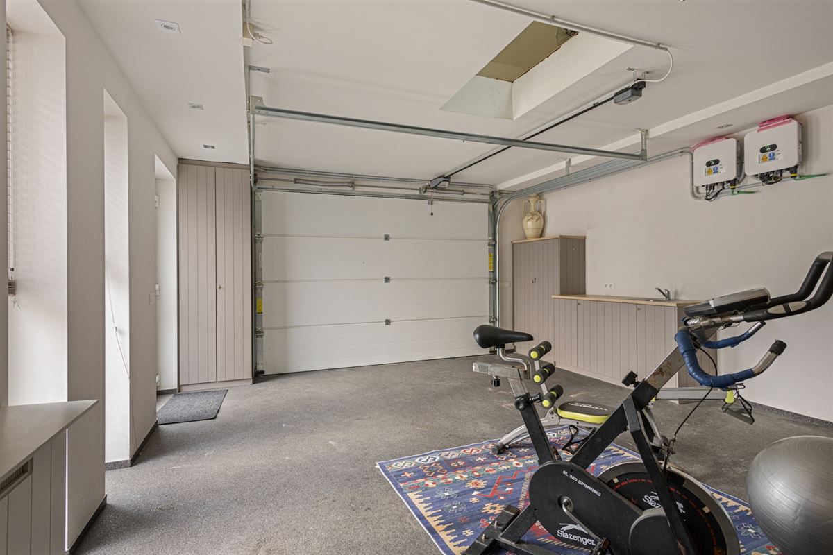 Bij NL grens residentiële villa met zwembad op 1.770 m²