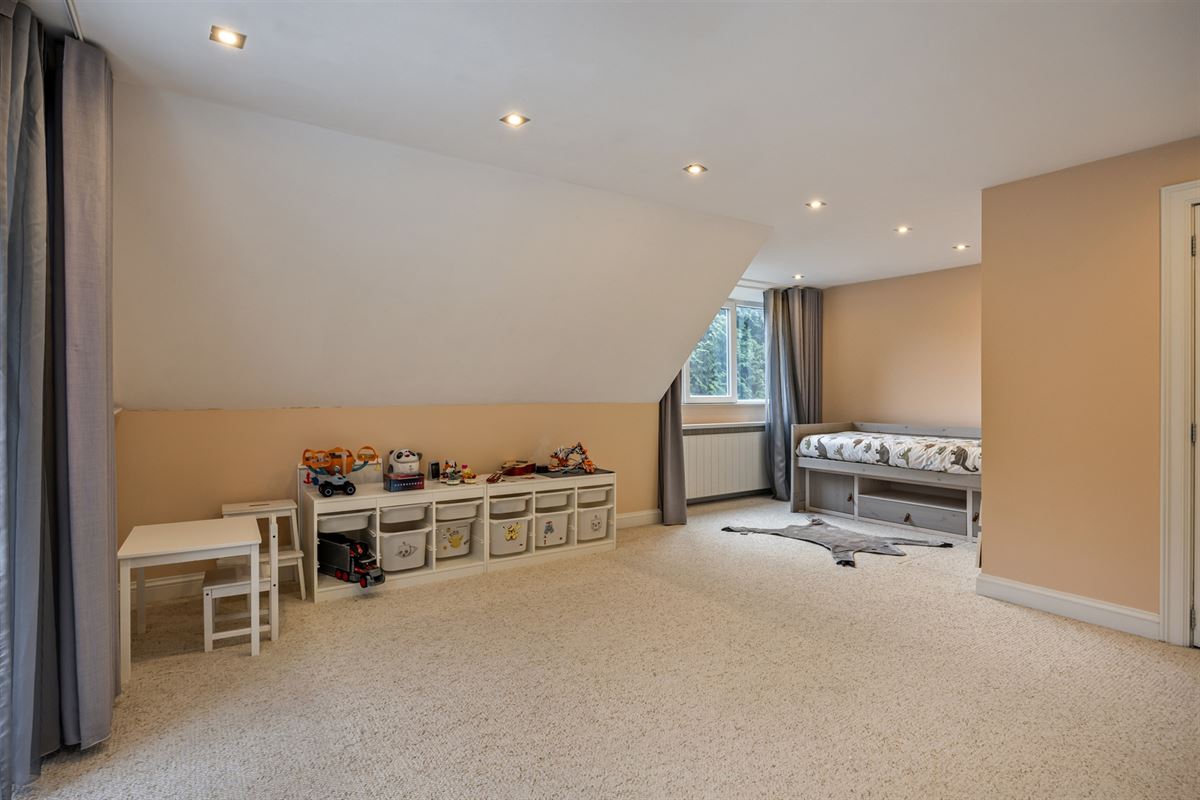 Bij NL grens residentiële villa met zwembad op 1.770 m²