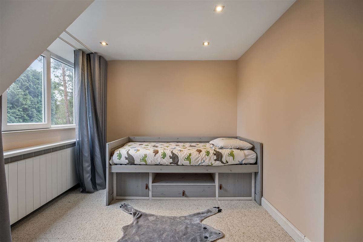 Bij NL grens residentiële villa met zwembad op 1.770 m²