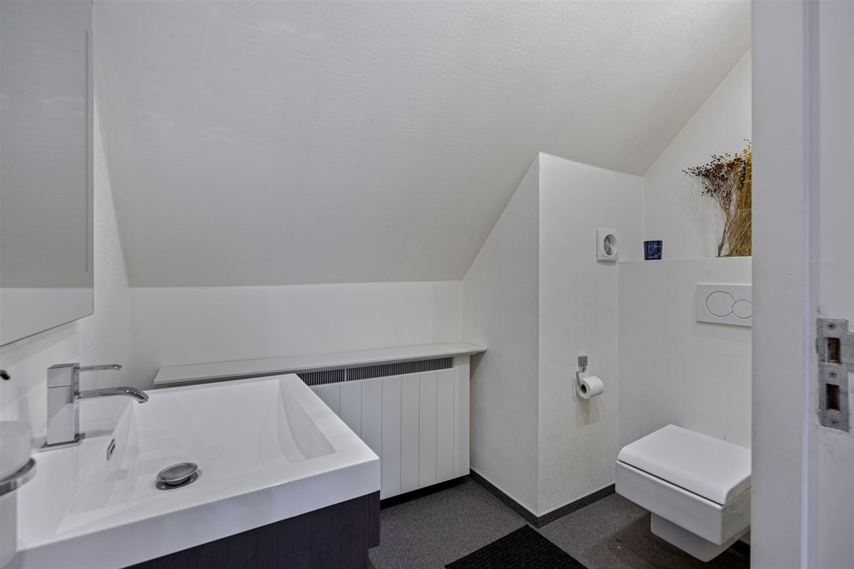 Bij NL grens residentiële villa met zwembad op 1.770 m²