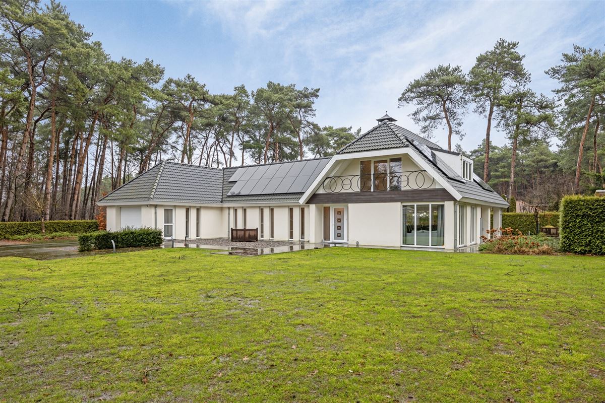 Bij NL grens residentiële villa met zwembad op 1.770 m²