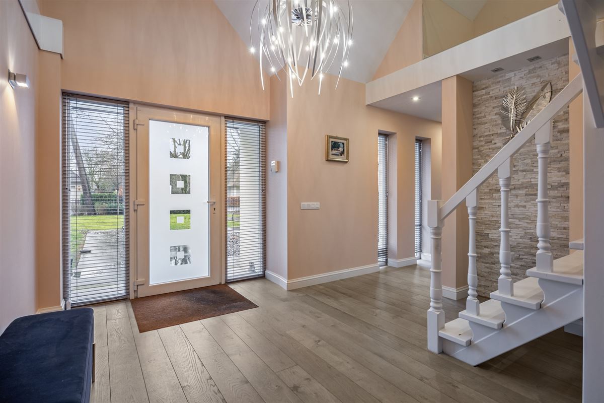 Bij NL grens residentiële villa met zwembad op 1.770 m²