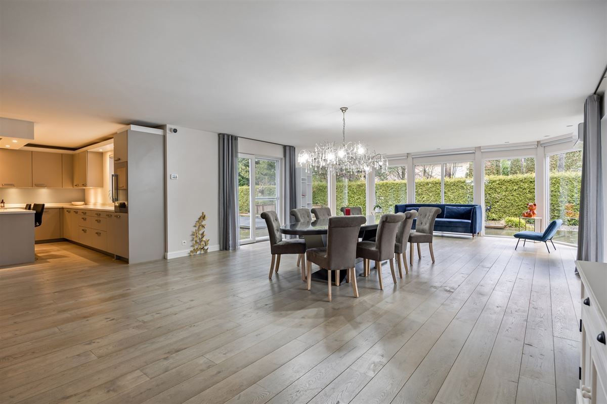 Bij NL grens residentiële villa met zwembad op 1.770 m²