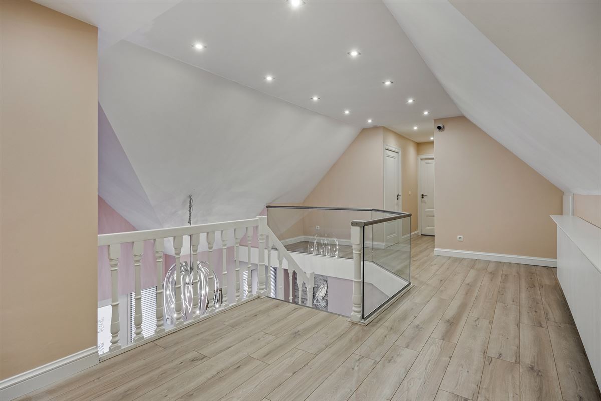 Bij NL grens residentiële villa met zwembad op 1.770 m²