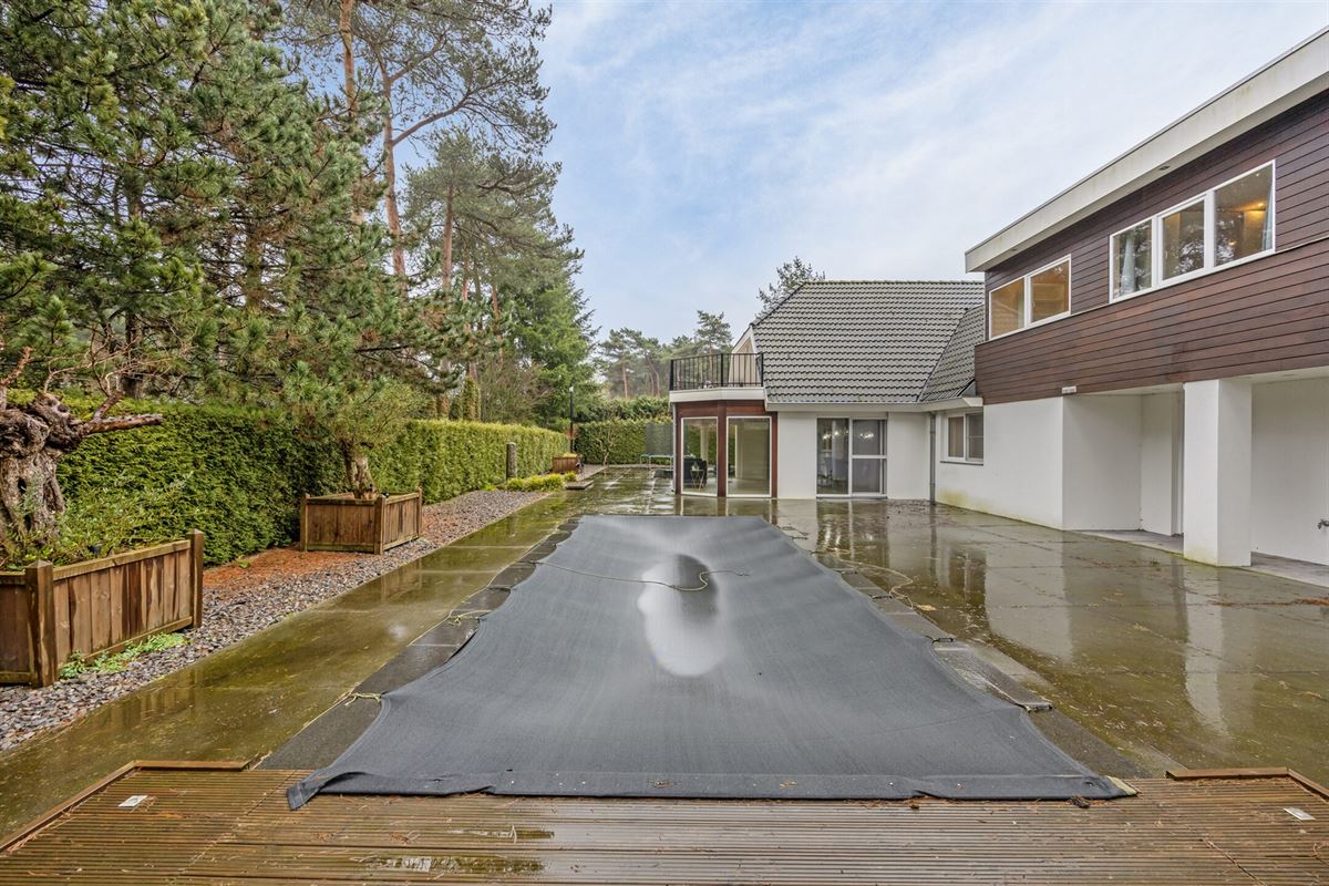 Bij NL grens residentiële villa met zwembad op 1.770 m²