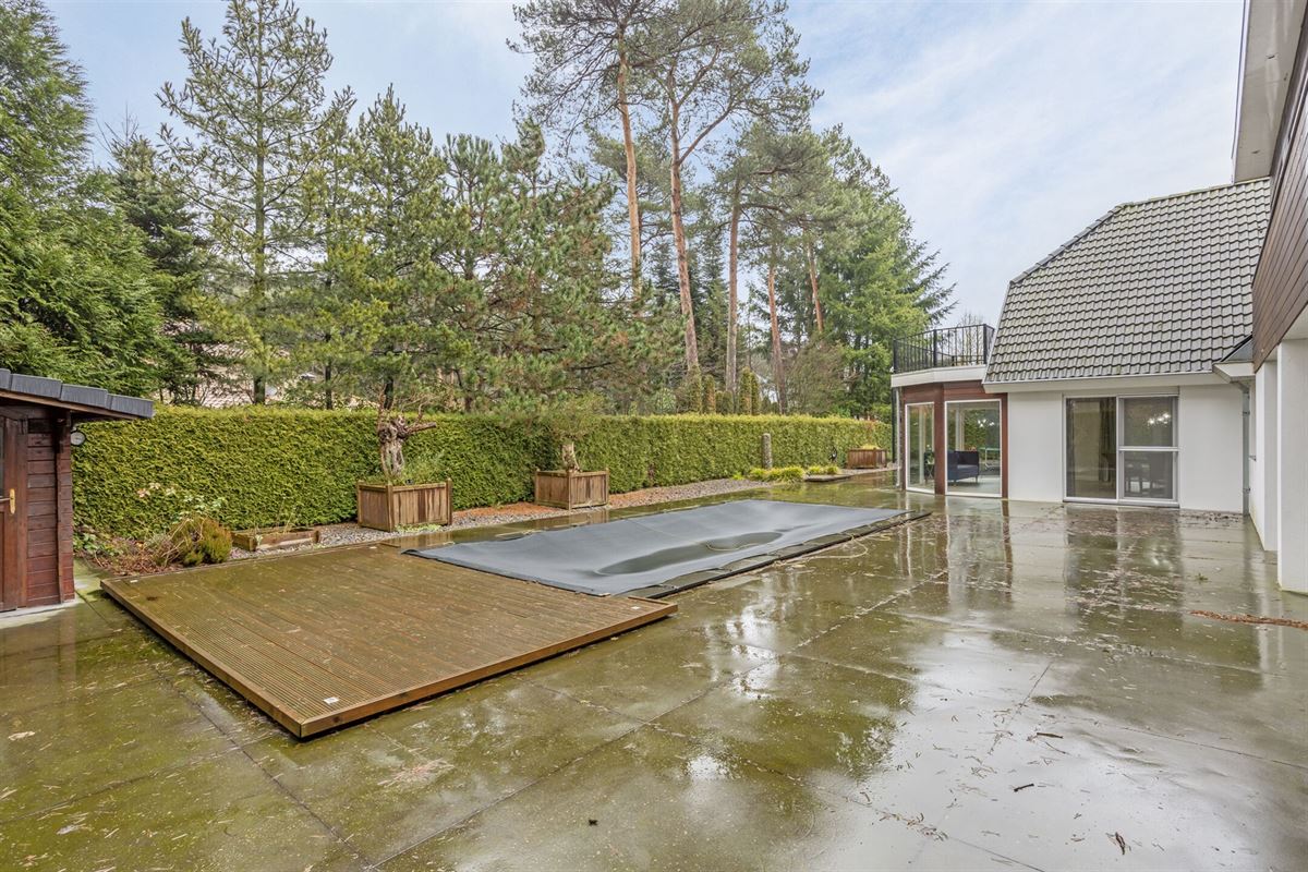 Bij NL grens residentiële villa met zwembad op 1.770 m²