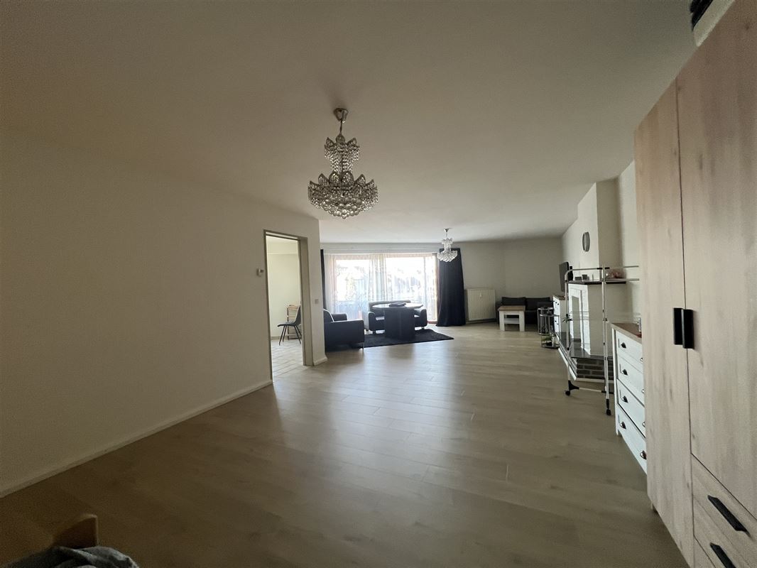 Ruim, comfortabel appartement met garage.