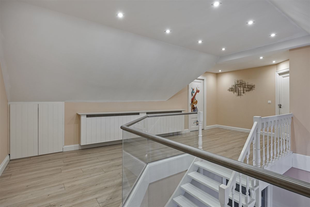 Bij NL grens residentiële villa met zwembad op 1.770 m²