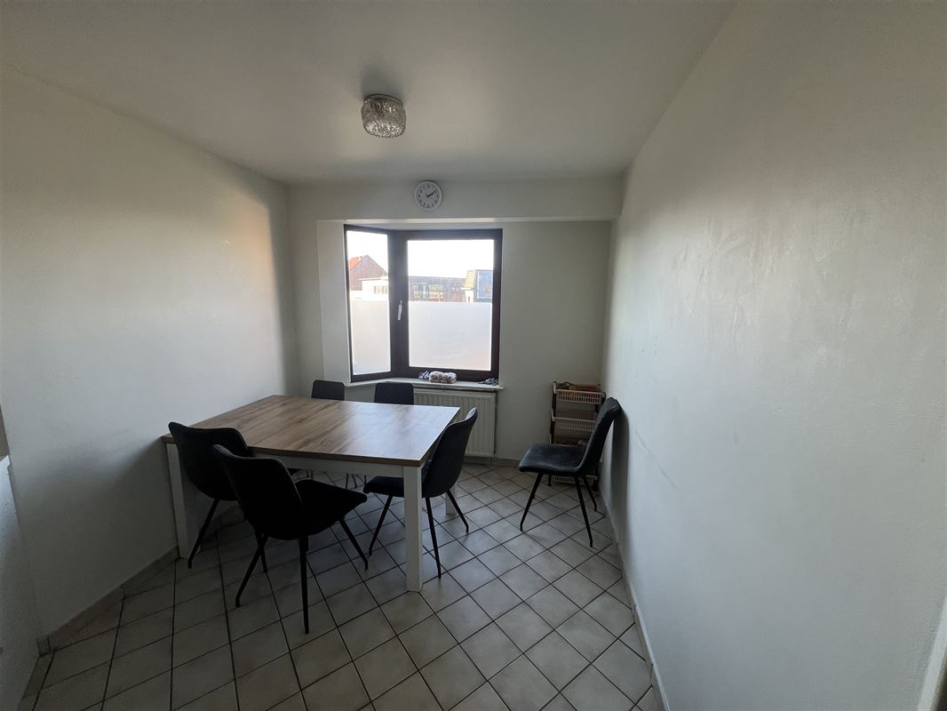 Ruim, comfortabel appartement met garage.