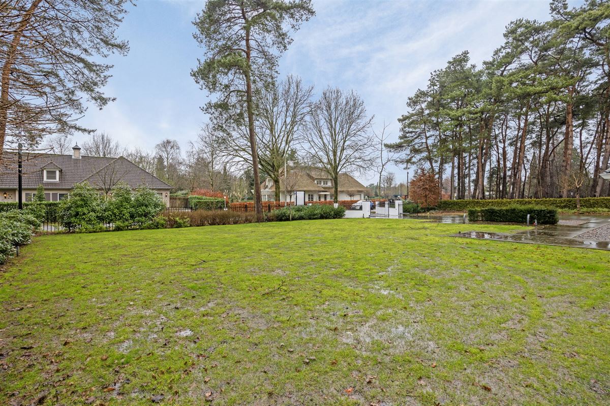 Bij NL grens residentiële villa met zwembad op 1.770 m² 