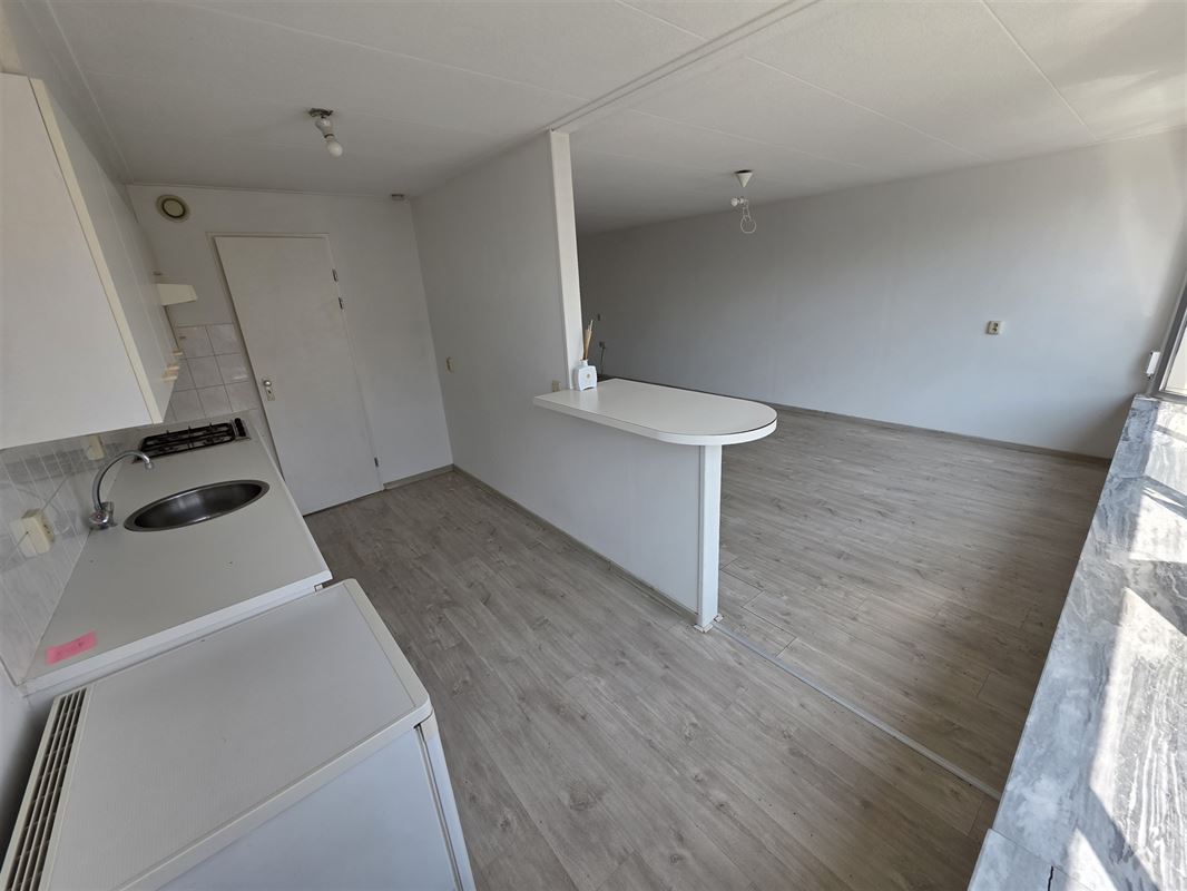 Ruim 2-slaapkamer appartement met overdekte garage.