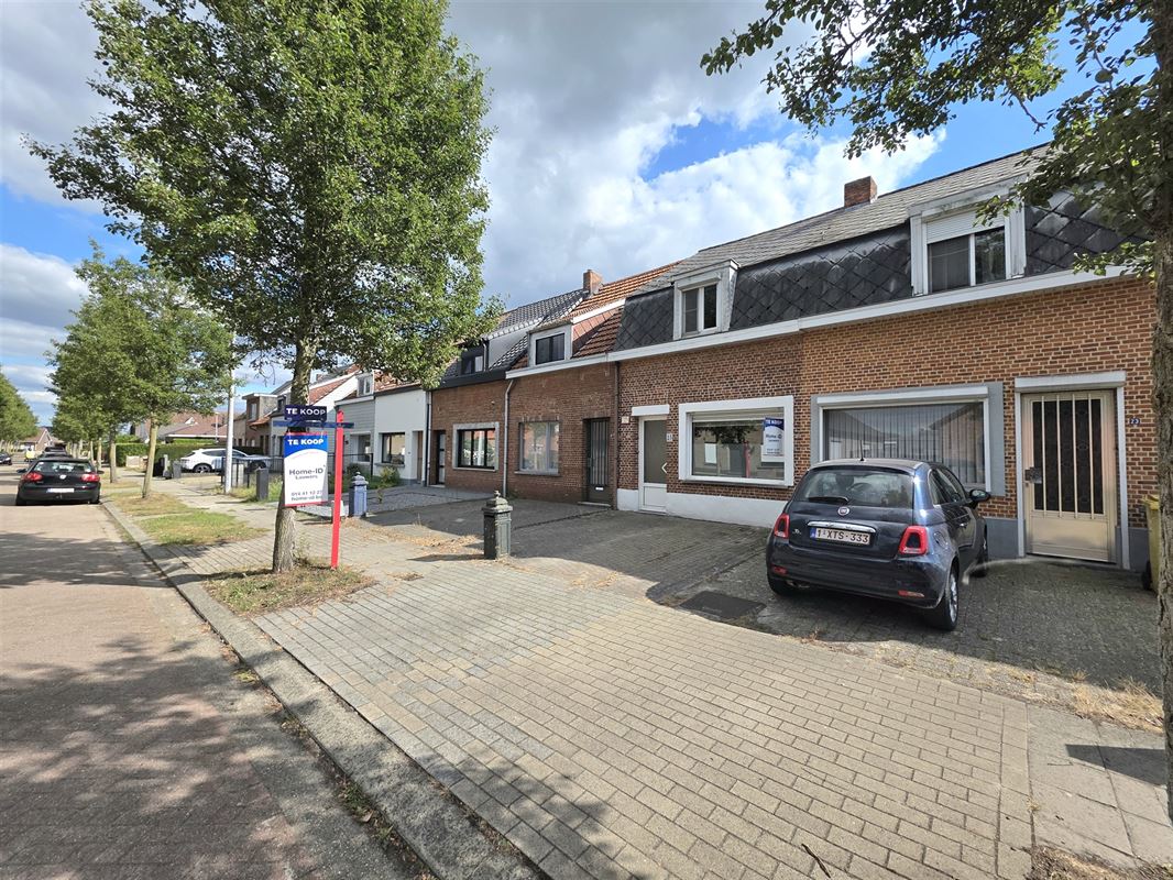 Burgerswoning met 2 à 3 slpks, parking en tuin met ingang