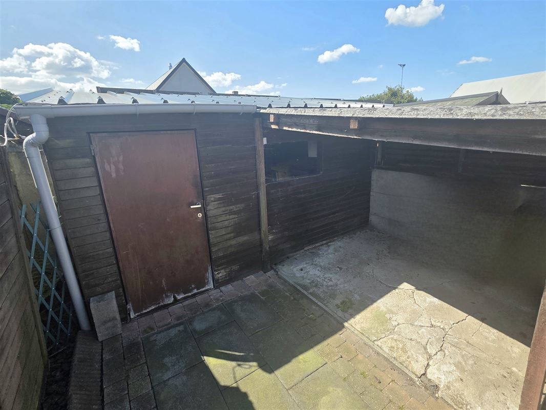 Burgerswoning met 2 à 3 slpks, parking en tuin met ingang