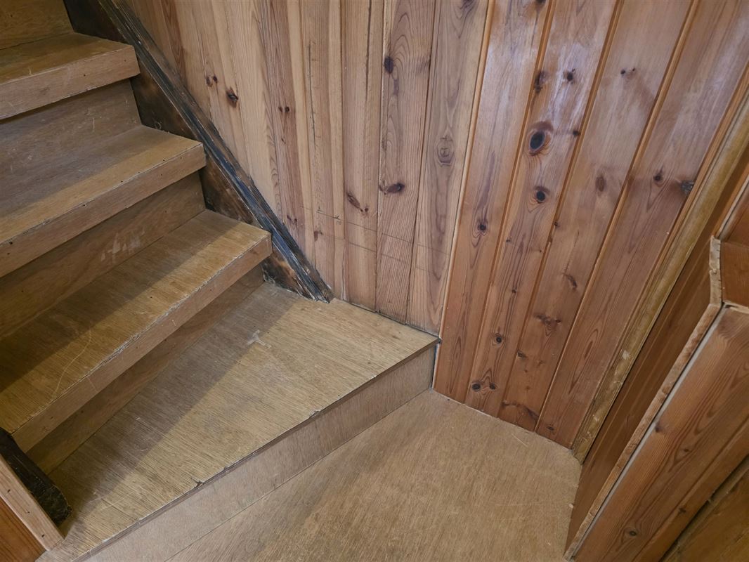 Burgerswoning met 2 à 3 slpks, parking en tuin met ingang