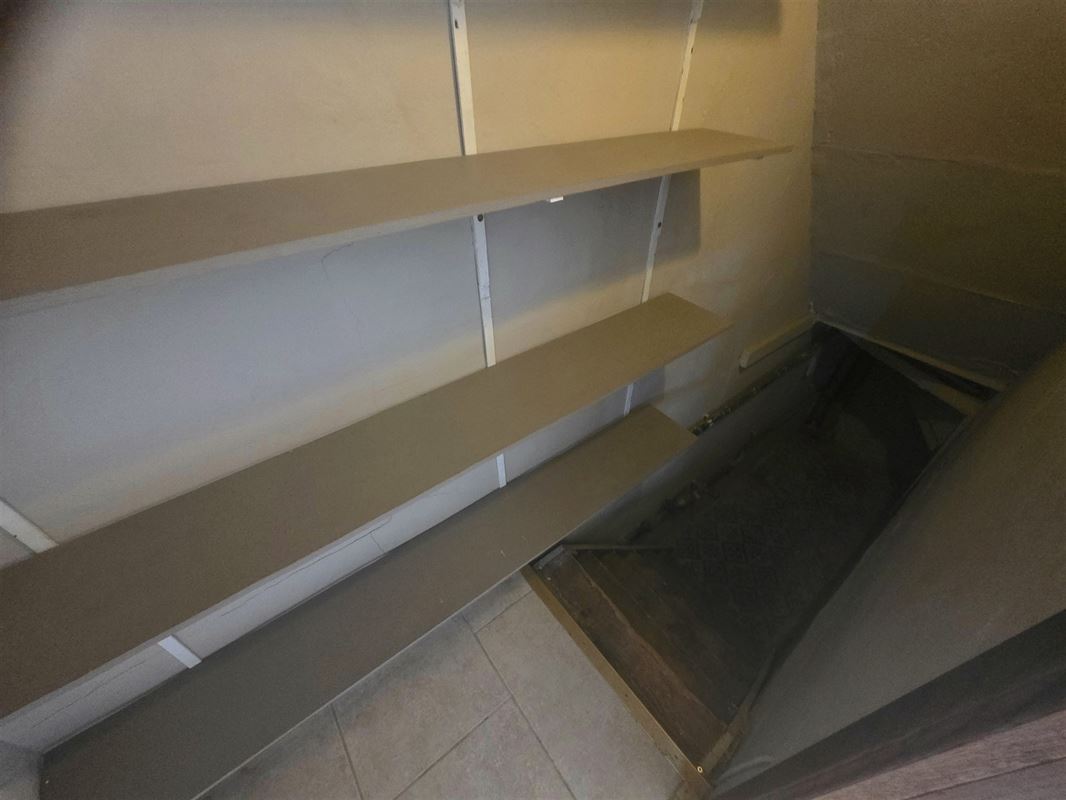 Burgerswoning met 2 à 3 slpks, parking en tuin met ingang