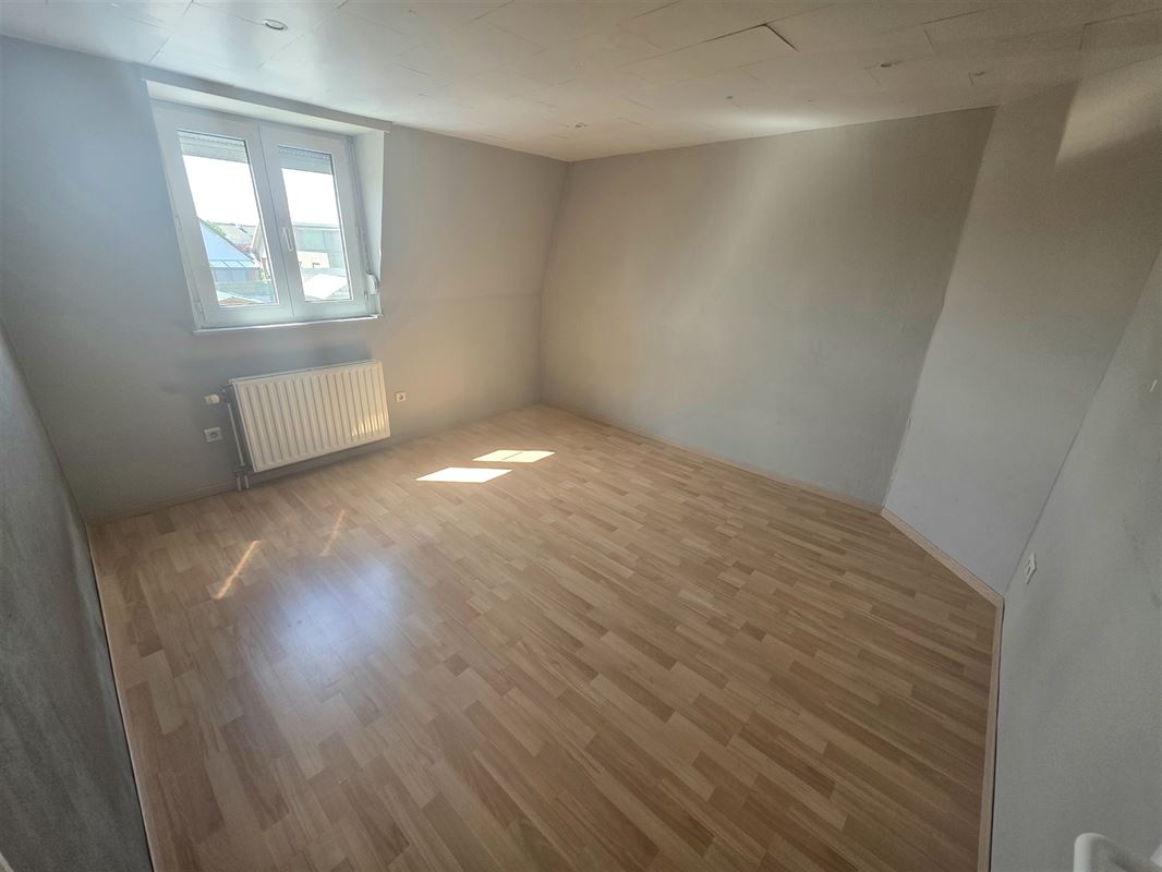 Burgerswoning met 2 à 3 slpks, parking en tuin met ingang