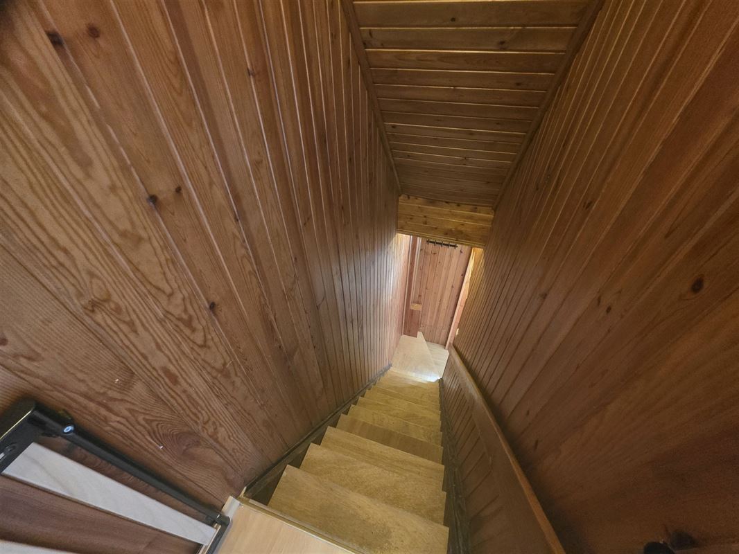 Burgerswoning met 2 à 3 slpks, parking en tuin met ingang