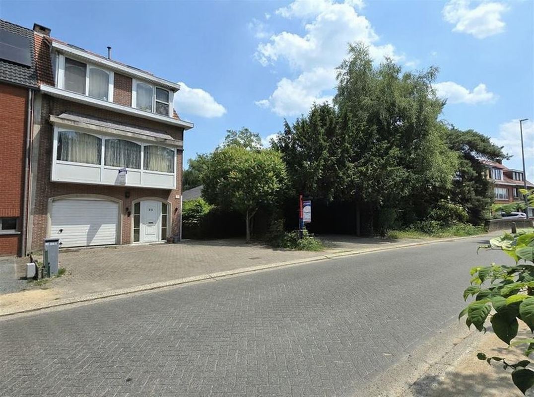Enorme gezinswoning op 463 m² met 4 à 5 slpks en 2 badk.