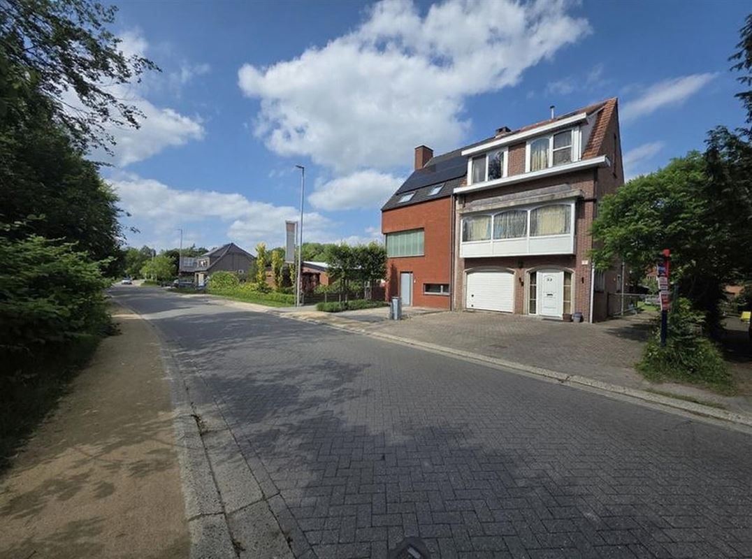 Enorme gezinswoning op 463 m² met 4 à 5 slpks en 2 badk.