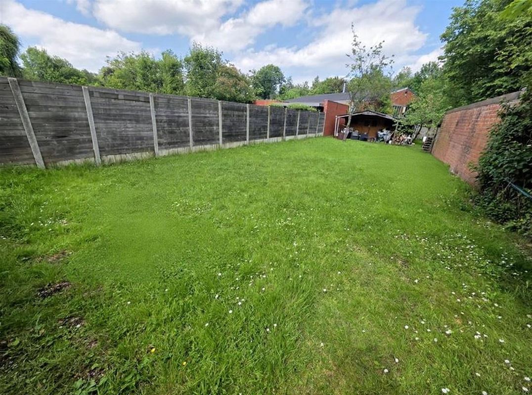 Enorme gezinswoning op 463 m² met 4 à 5 slpks en 2 badk.