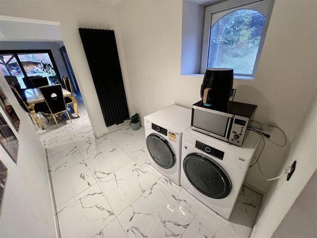 Enorme gezinswoning op 463 m² met 4 à 5 slpks en 2 badk.