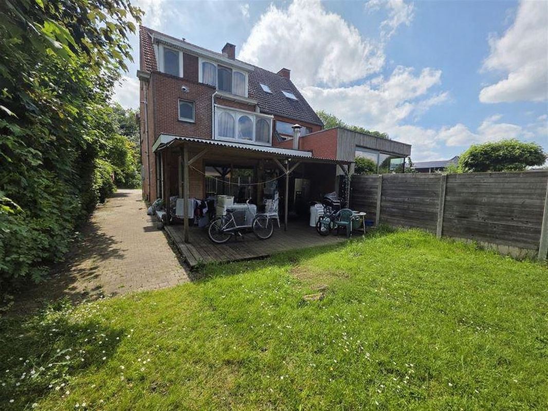 Enorme gezinswoning op 463 m² met 4 à 5 slpks en 2 badk.