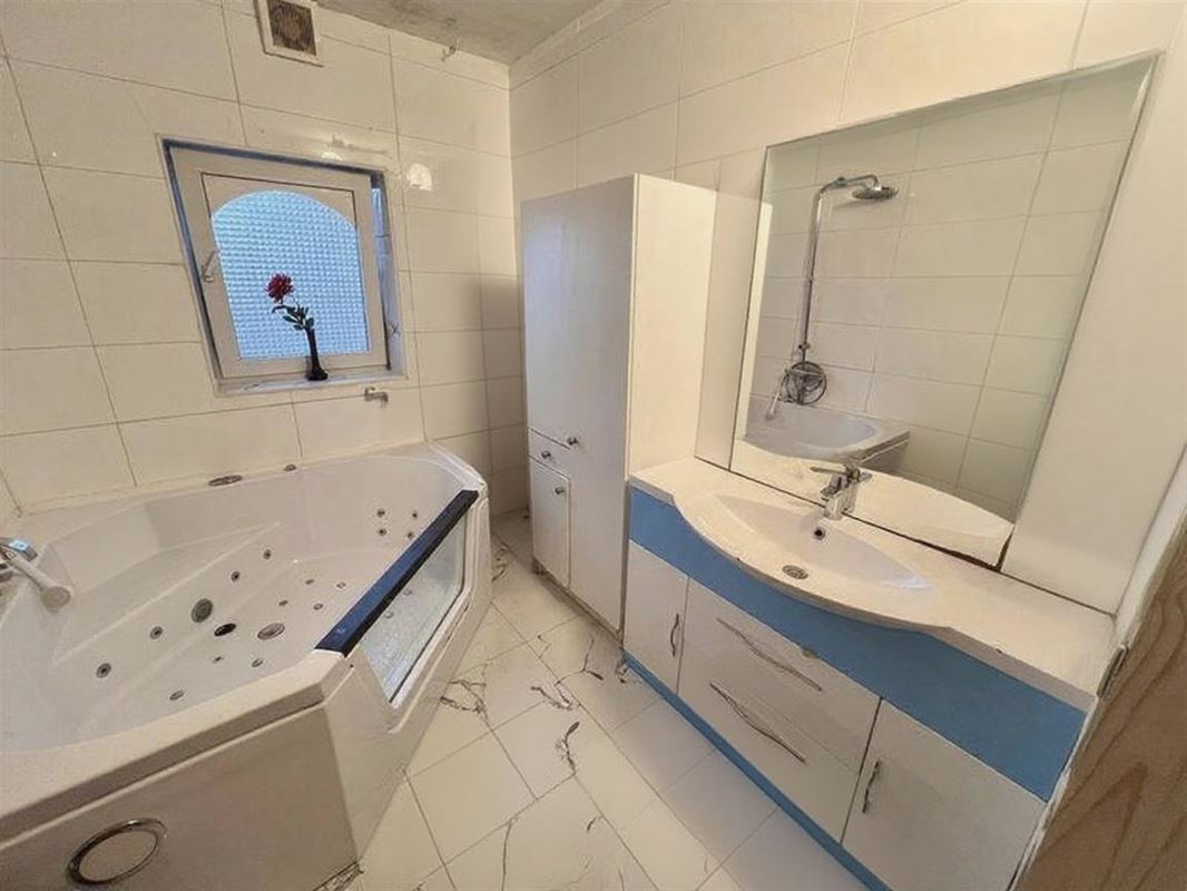 Enorme gezinswoning op 463 m² met 4 à 5 slpks en 2 badk.