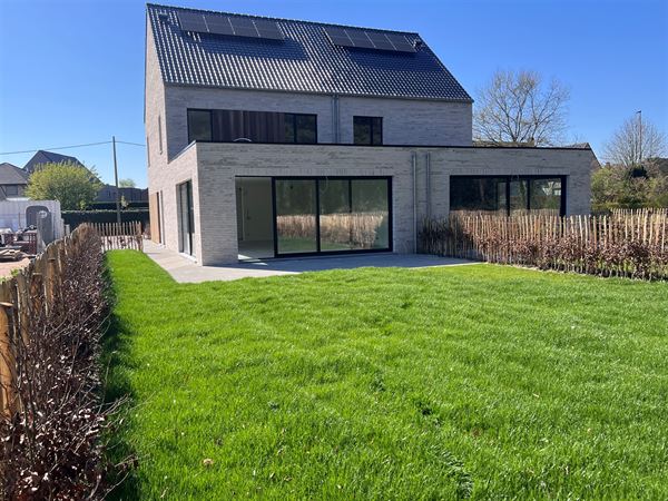 Duurzame Halfopen Woning met Boszicht
