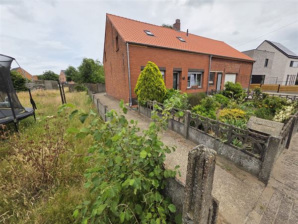 Gedeeltelijk vernieuwde boerderij op 903 m²