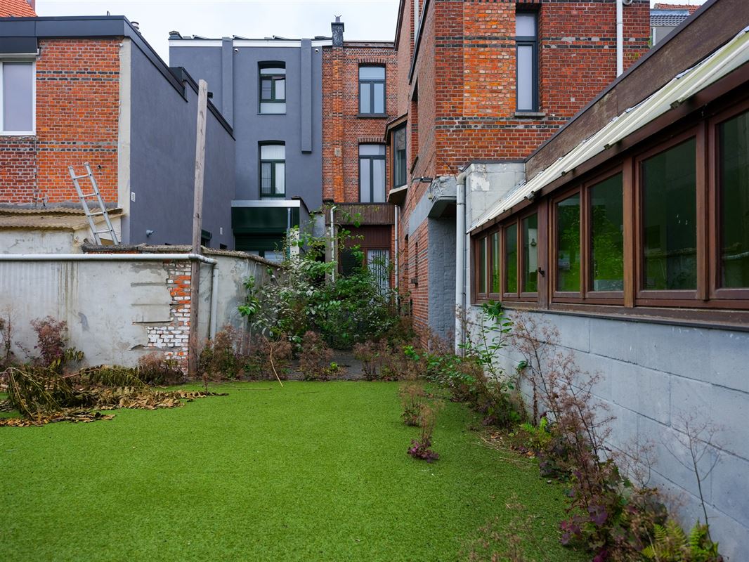 ruime rijwoning met polyvalent bijgebouw en tal van mogelijk
