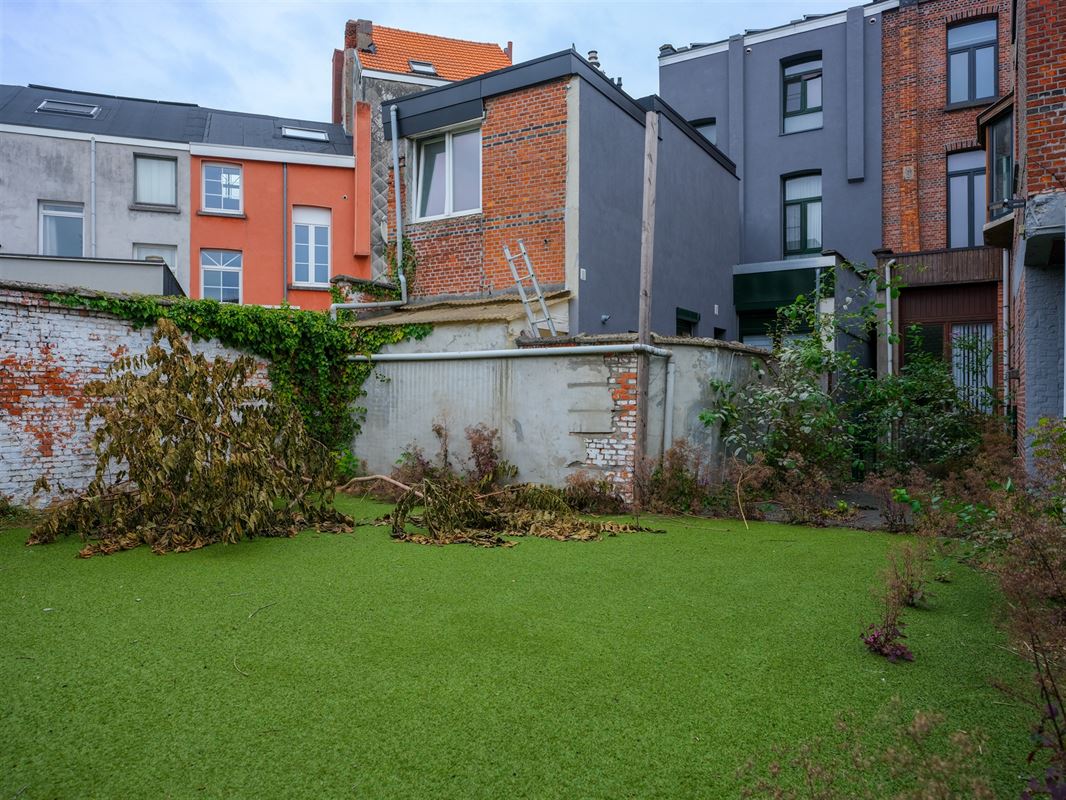 ruime rijwoning met polyvalent bijgebouw en tal van mogelijk