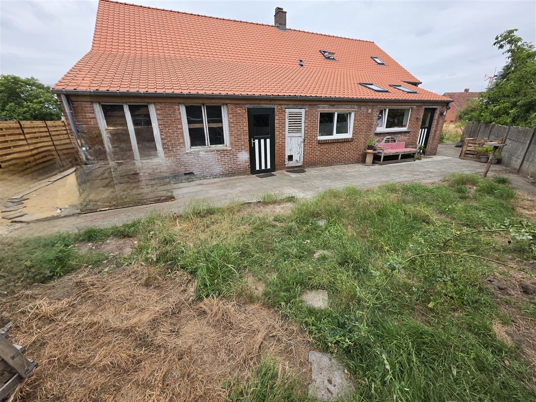 Gedeeltelijk vernieuwde boerderij op 903 m²
