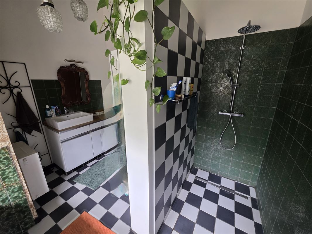Gedeeltelijk vernieuwde boerderij op 903 m²