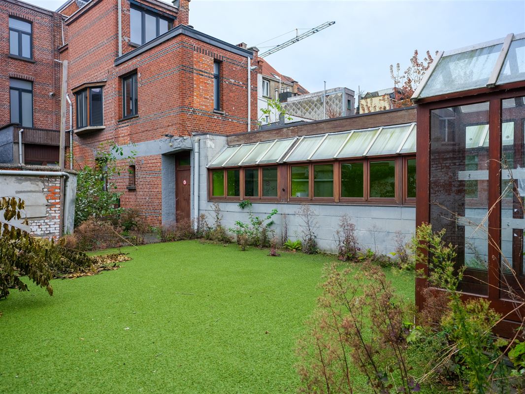 ruime rijwoning met polyvalent bijgebouw en tal van mogelijk