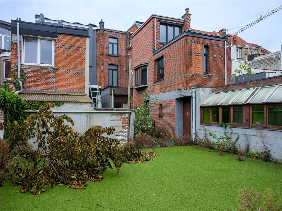 ruime rijwoning met polyvalent bijgebouw en tal van mogelijk