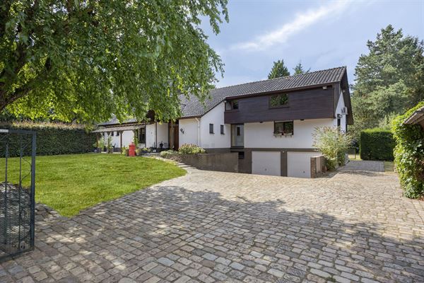 Verrassend ruime villa met klasse in een groene omgeving