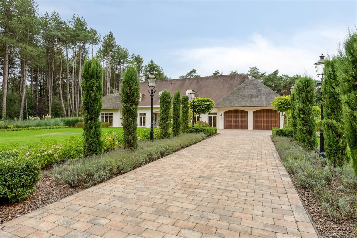 Landelijke luxe: unieke villa op ca. 11.000 m² privé-domein