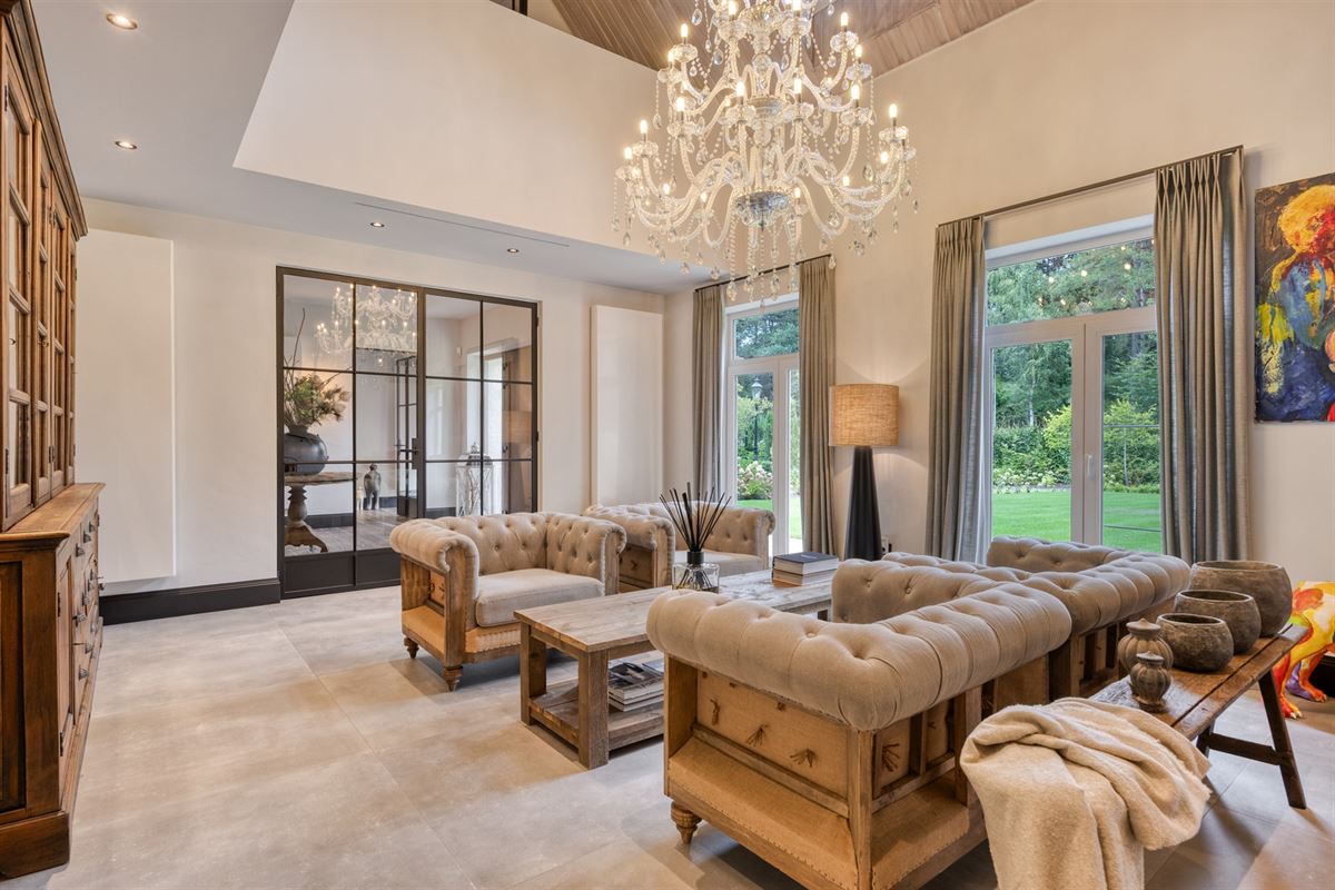 Landelijke luxe: unieke villa op ca. 11.000 m² privé-domein