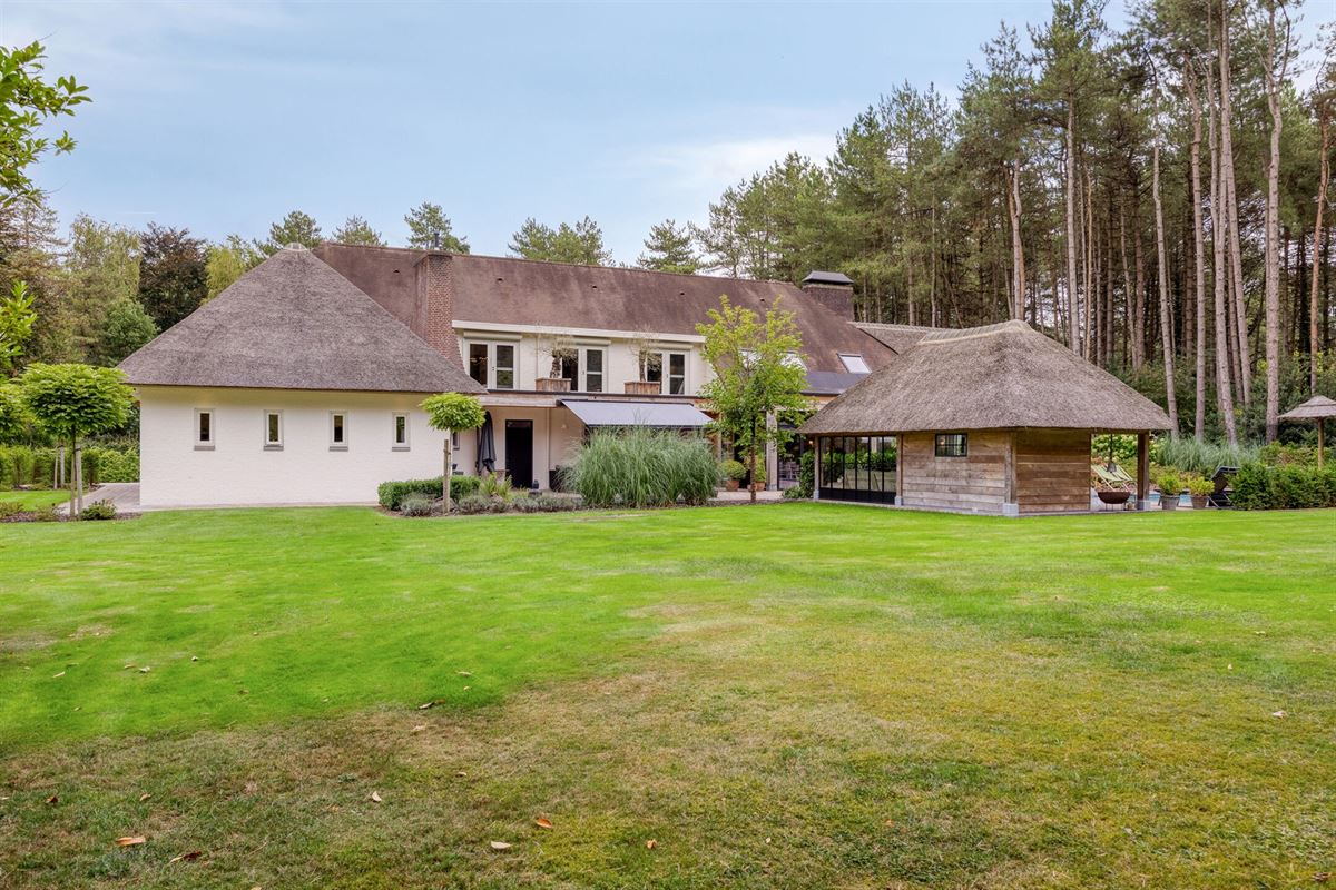 Landelijke luxe: unieke villa op ca. 11.000 m² privé-domein