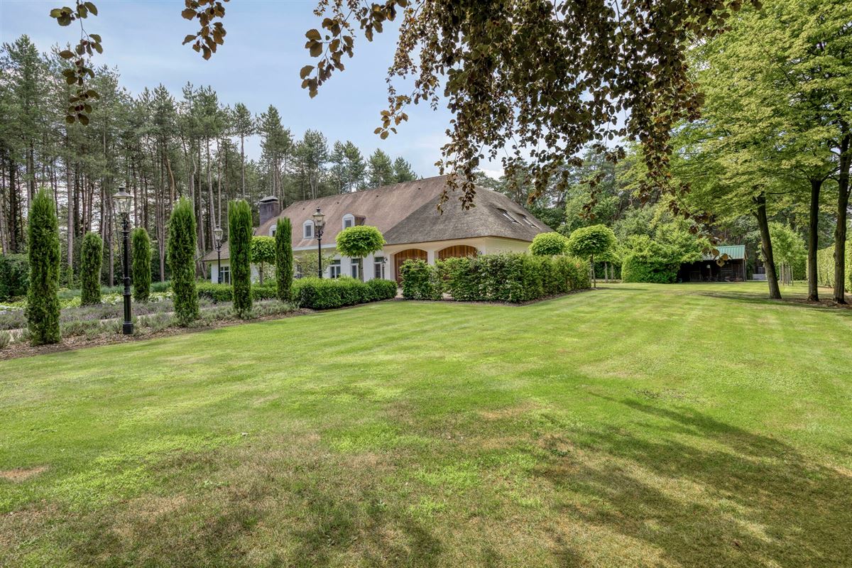 Landelijke luxe: unieke villa op ca. 11.000 m² privé-domein