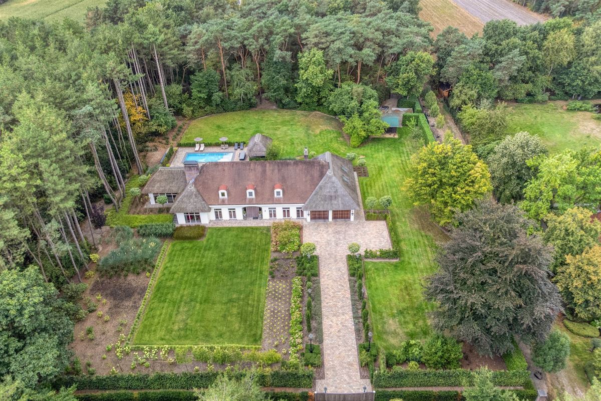Landelijke luxe: unieke villa op ca. 11.000 m² privé-domein