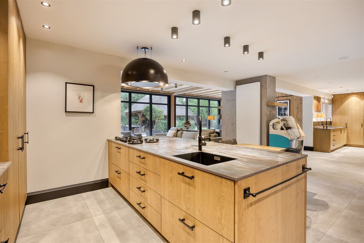 Landelijke luxe: unieke villa op ca. 11.000 m² privé-domein