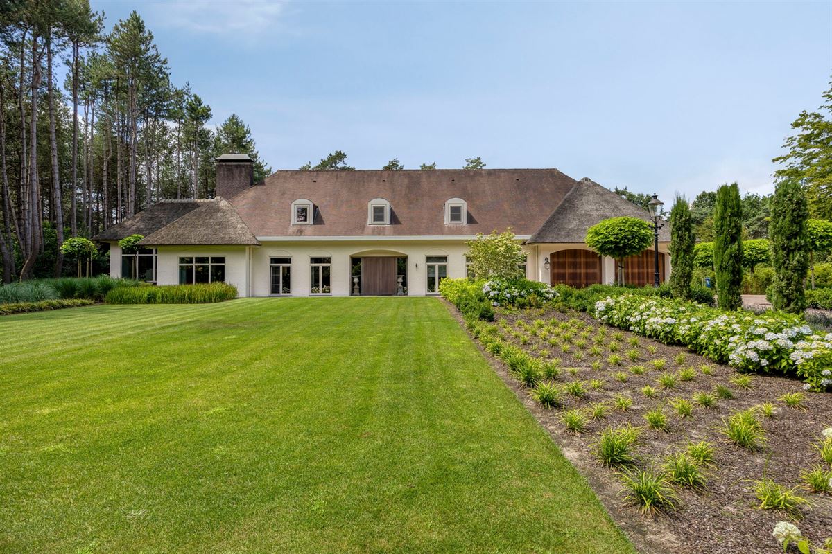 Landelijke luxe: unieke villa op ca. 11.000 m² privé-domein