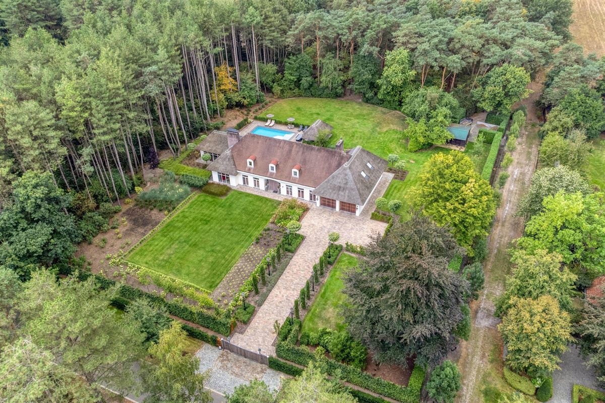 Landelijke luxe: unieke villa op ca. 11.000 m² privé-domein