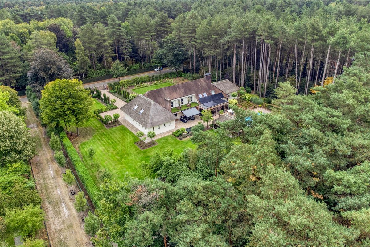 Landelijke luxe: unieke villa op ca. 11.000 m² privé-domein