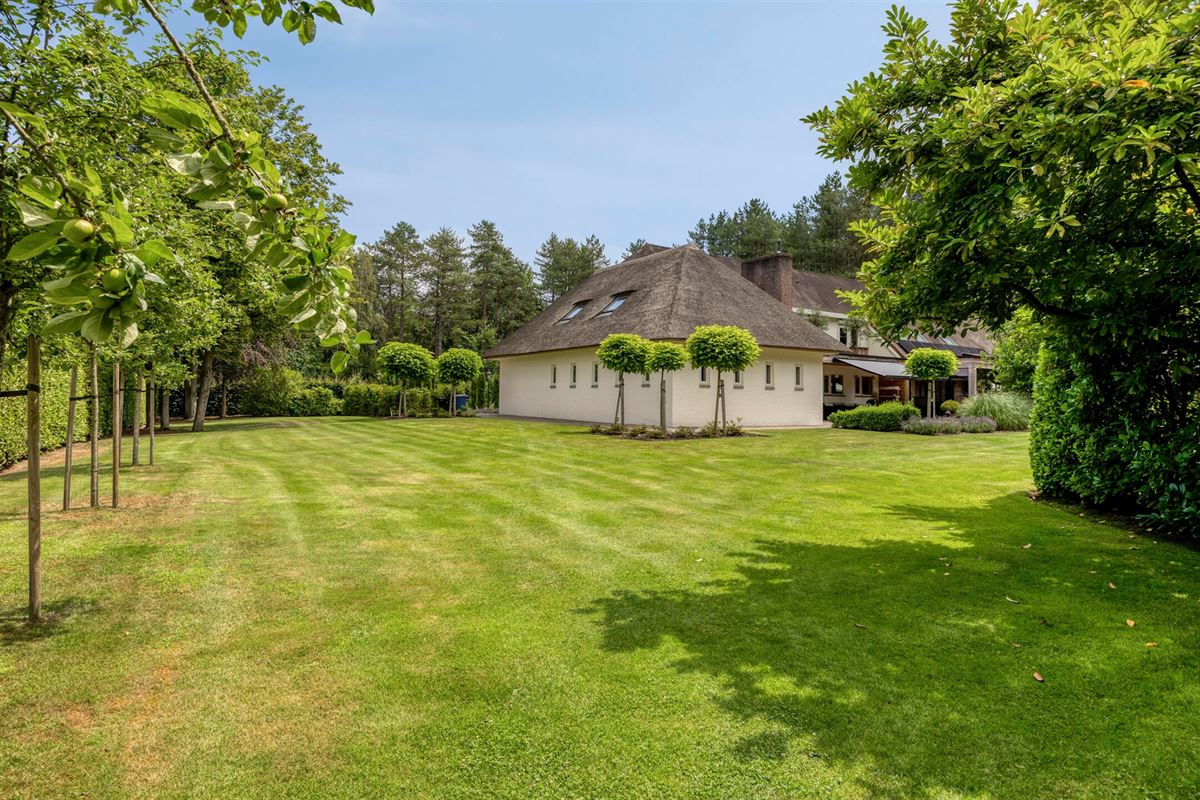 Landelijke luxe: unieke villa op ca. 11.000 m² privé-domein