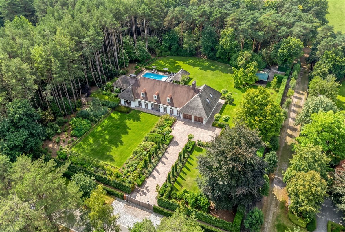 Landelijke luxe: unieke villa op ca. 11.000 m² privé-domein
