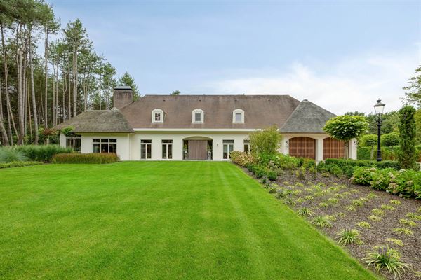 Landelijke luxe: unieke villa op 7.188 m² privé-domein